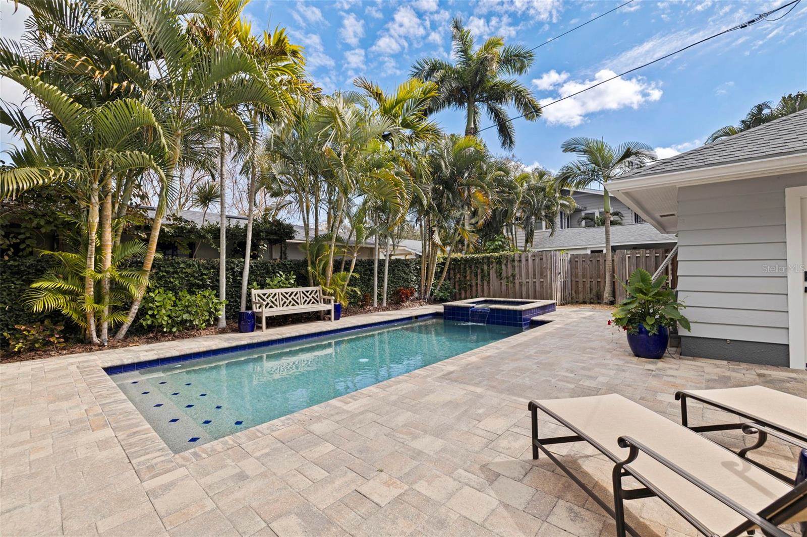 646 17th Ave Ne, Saint Petersburg, FL 33704