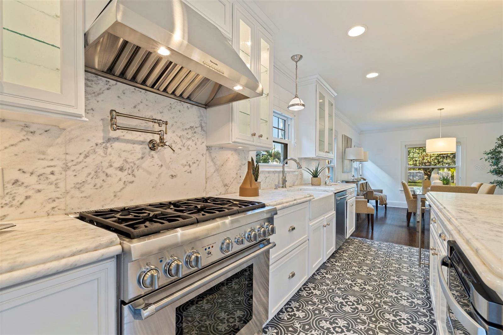 646 17th Ave Ne, Saint Petersburg, FL 33704