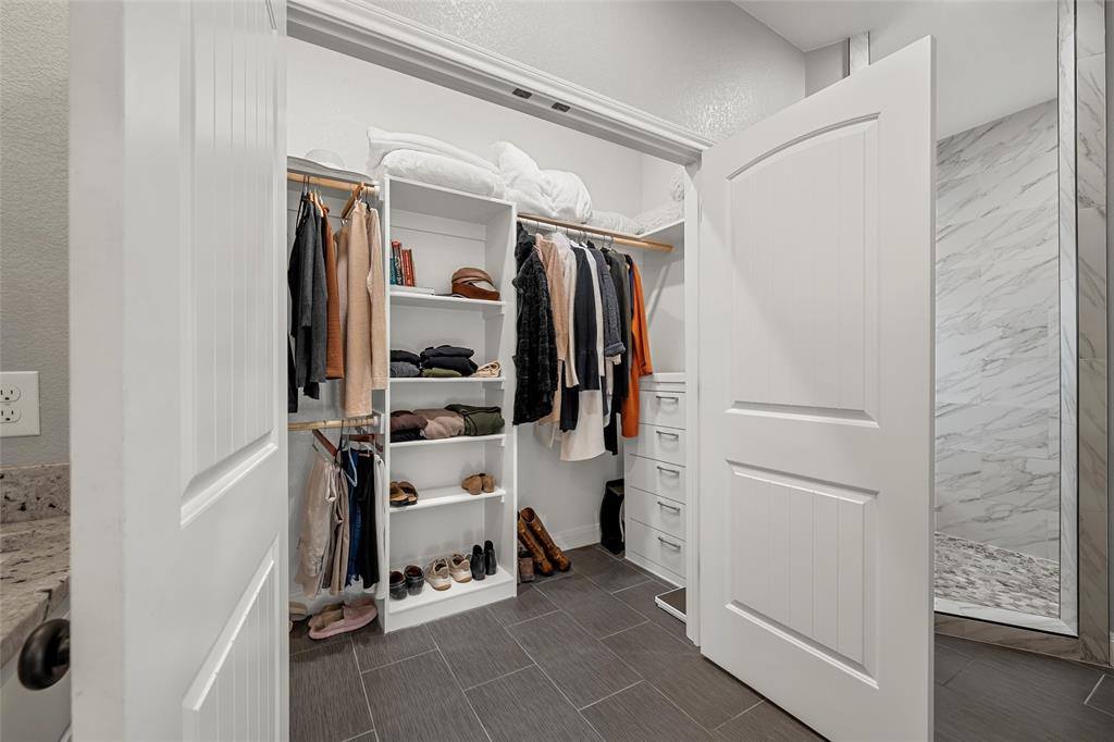 117 Lost Oaks Drive, Waco, TX 76705