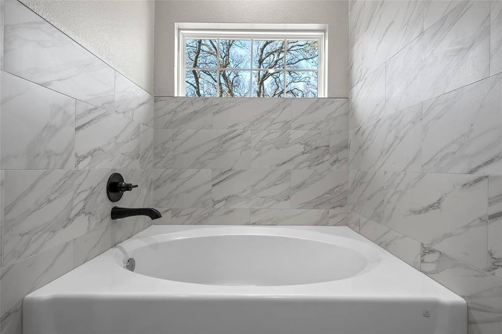 117 Lost Oaks Drive, Waco, TX 76705