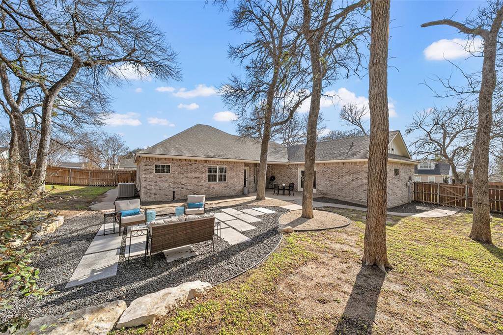 117 Lost Oaks Drive, Waco, TX 76705