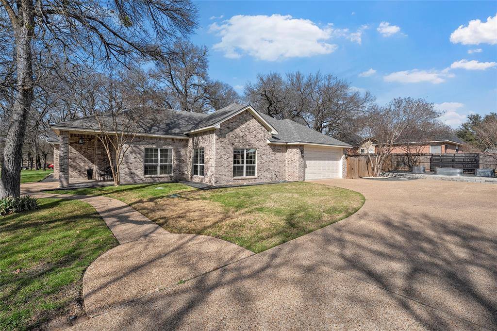 117 Lost Oaks Drive, Waco, TX 76705