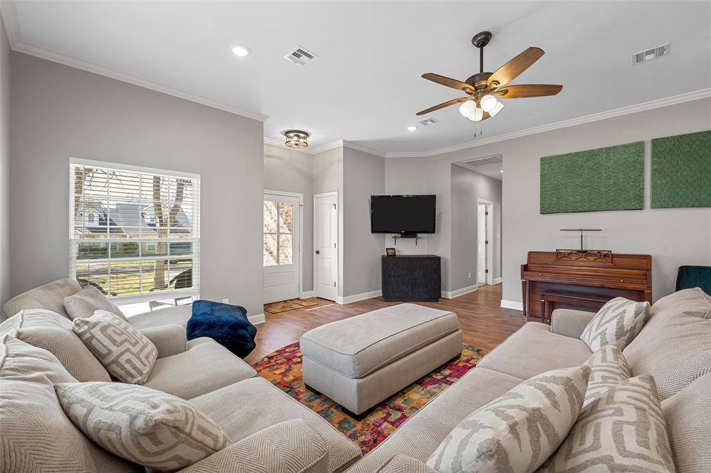 117 Lost Oaks Drive, Waco, TX 76705