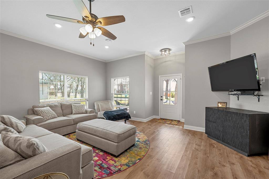 117 Lost Oaks Drive, Waco, TX 76705