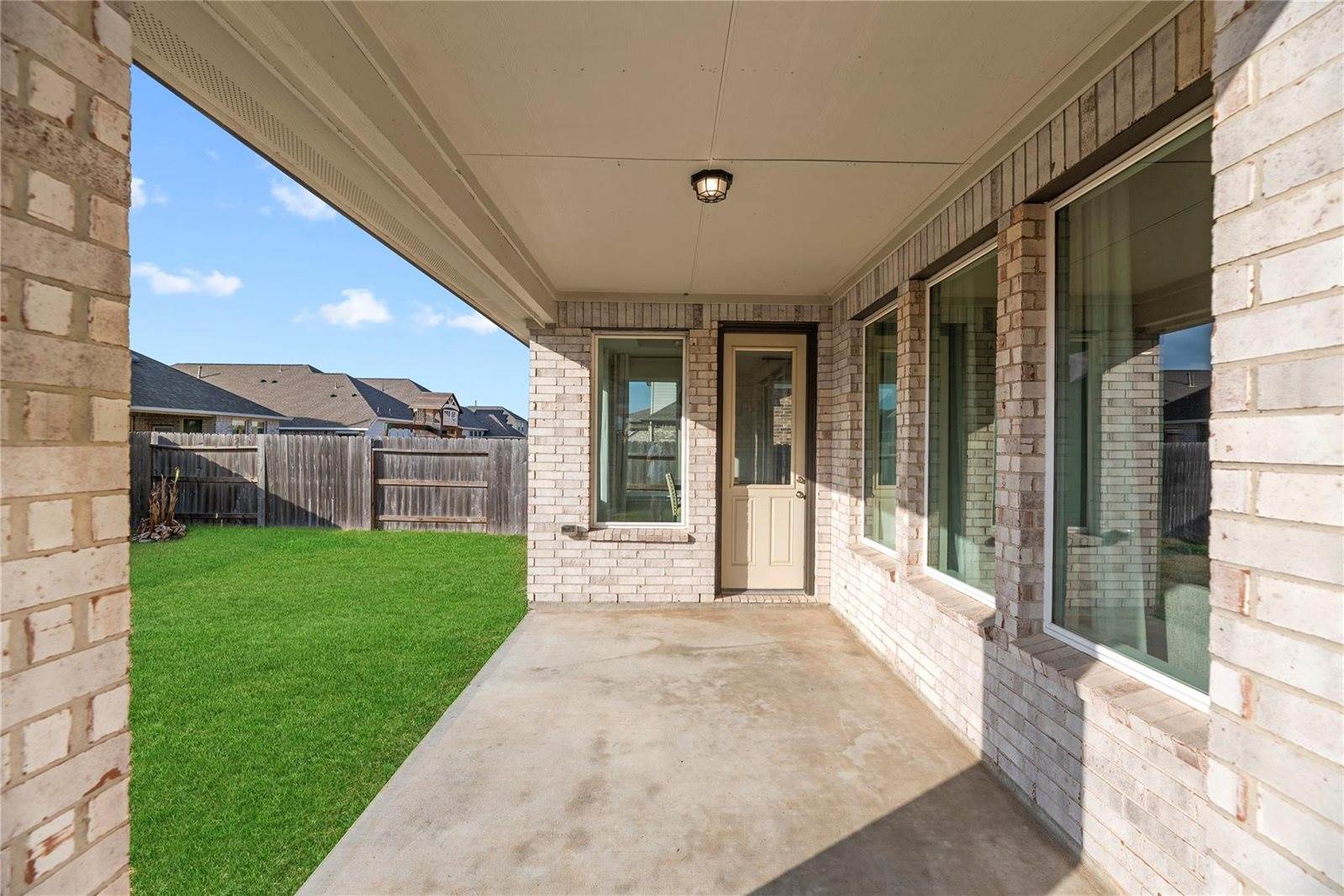 150 Sunray Creek Drive, Katy, TX 77493