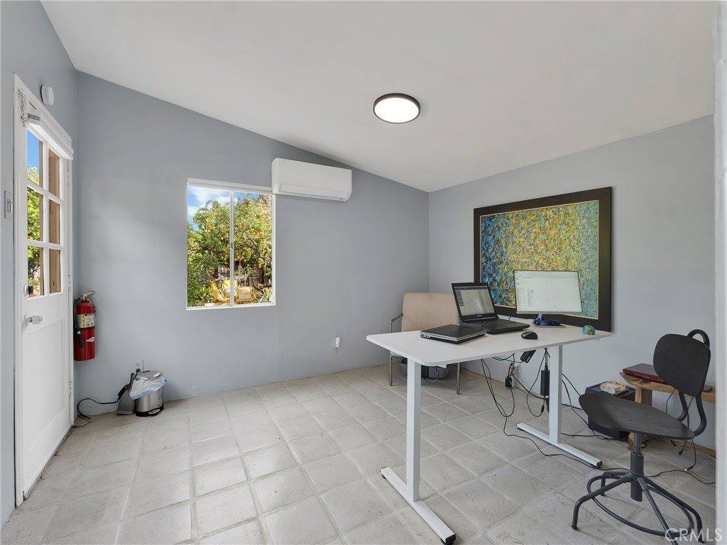 6033 Fulcher, North Hollywood, CA 91606