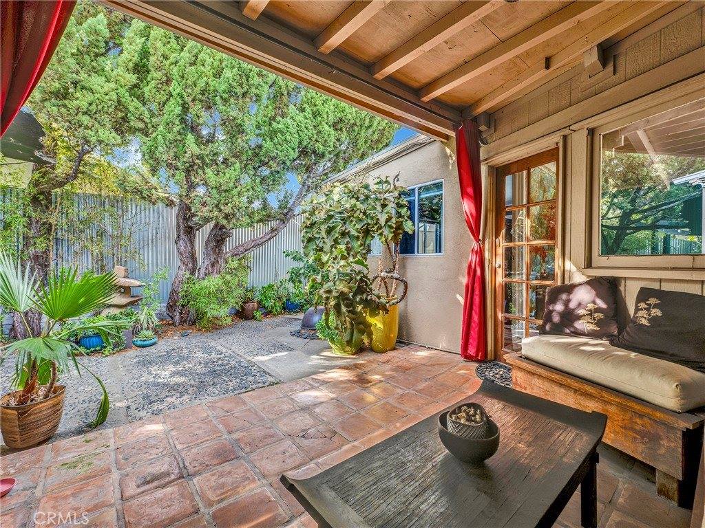 6033 Fulcher, North Hollywood, CA 91606