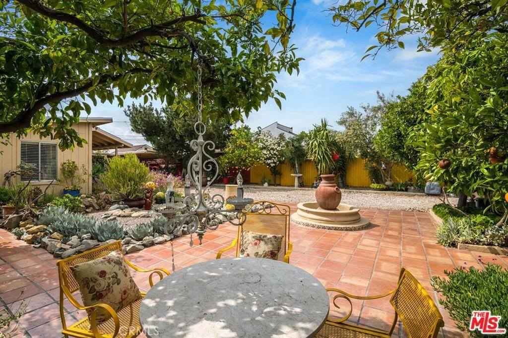 6033 Fulcher, North Hollywood, CA 91606