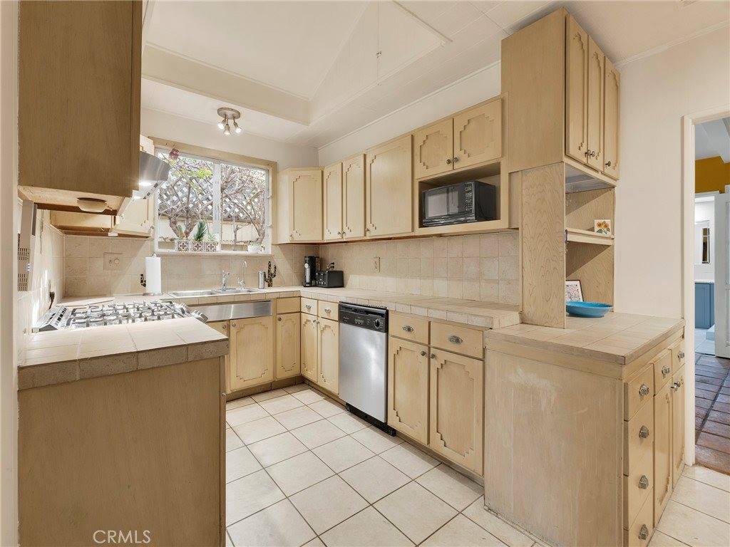 6033 Fulcher, North Hollywood, CA 91606