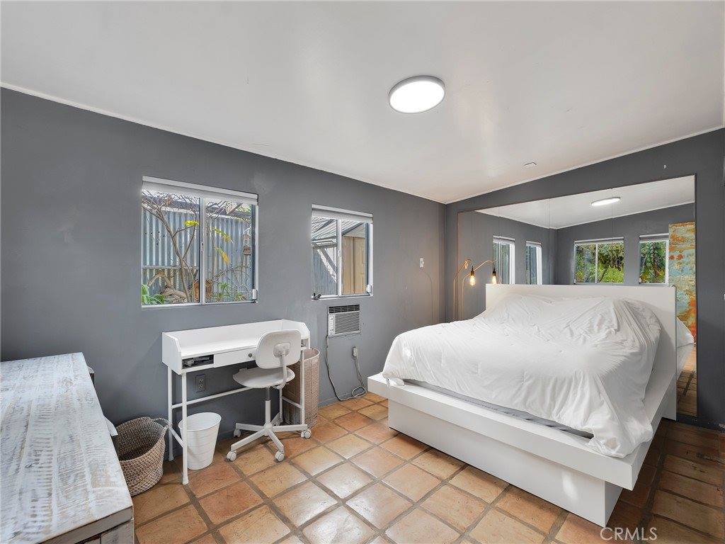 6033 Fulcher, North Hollywood, CA 91606