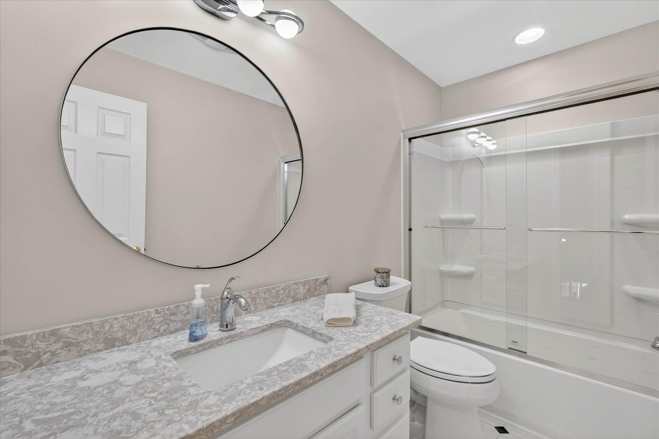 6152 Natures Cove, Grand Blanc, MI 48439