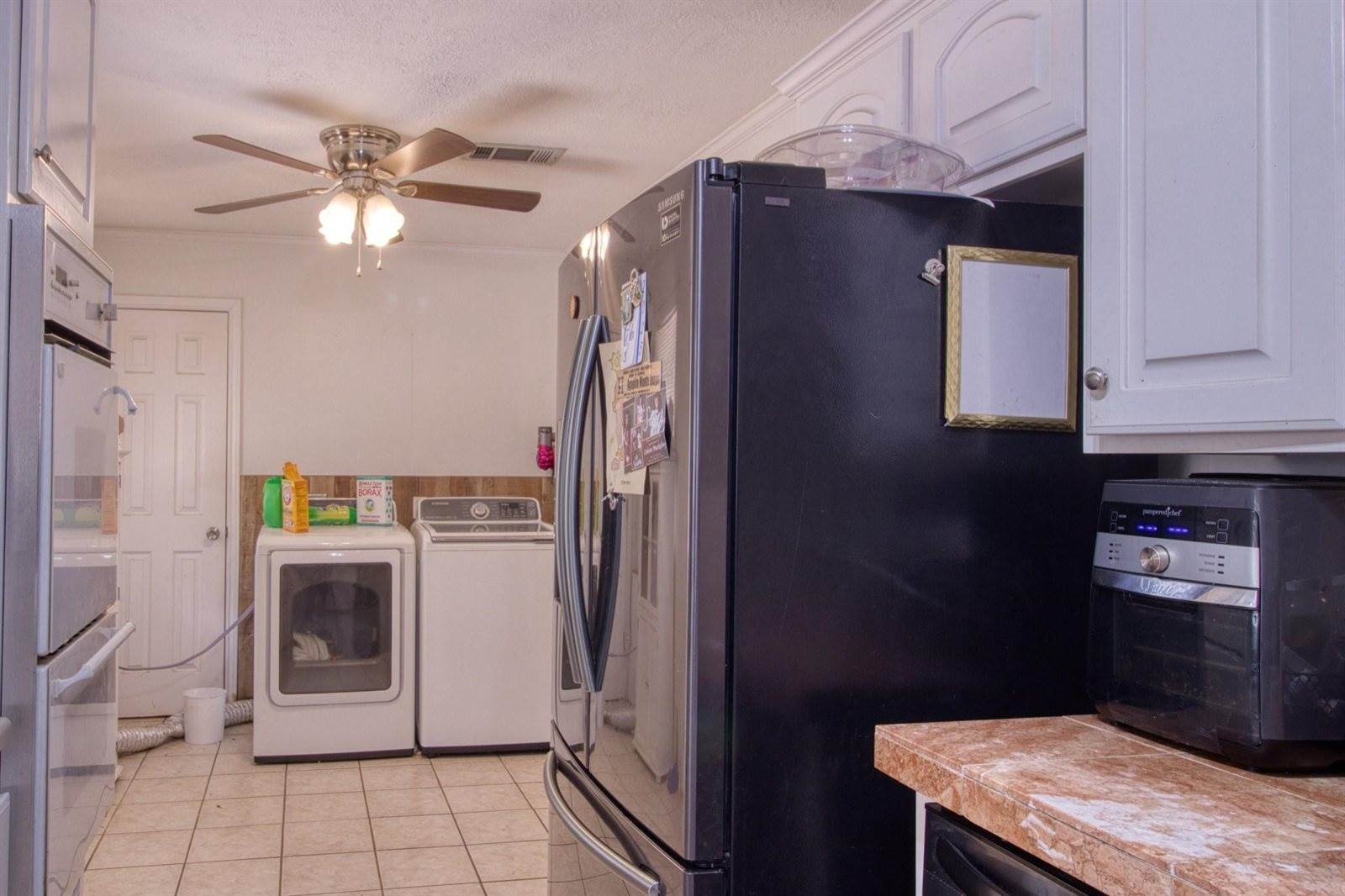 202 Rose Marie Boulevard, Hearne, TX 77859