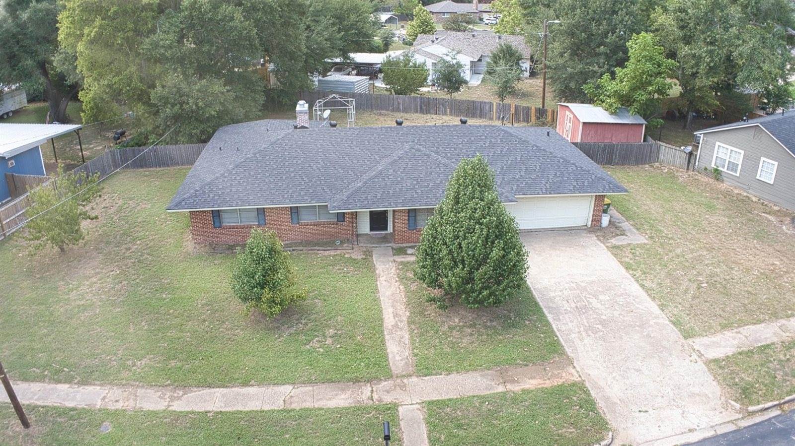 202 Rose Marie Boulevard, Hearne, TX 77859