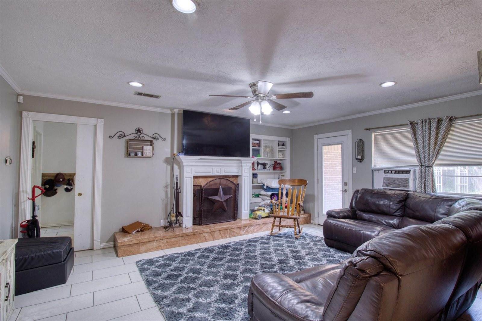 202 Rose Marie Boulevard, Hearne, TX 77859