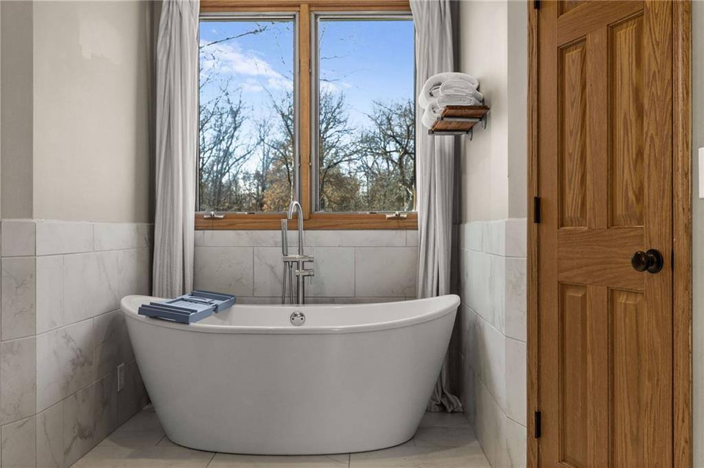 26311 South Westlake Drive, Harrisonville, MO 64701