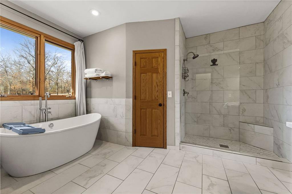 26311 South Westlake Drive, Harrisonville, MO 64701