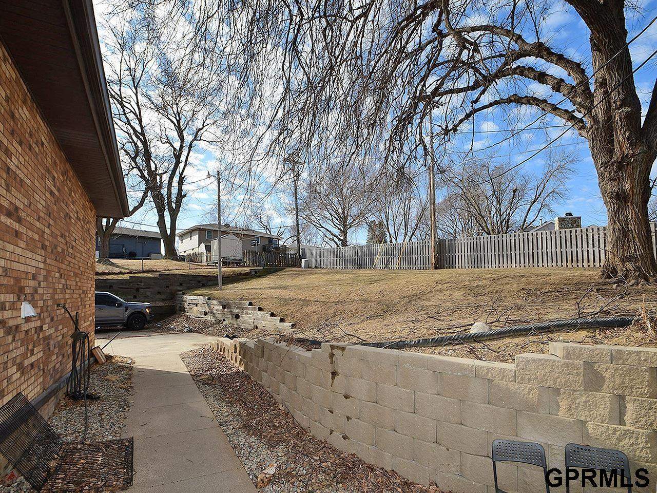 12135 Lisa Circle, Omaha, NE 68137