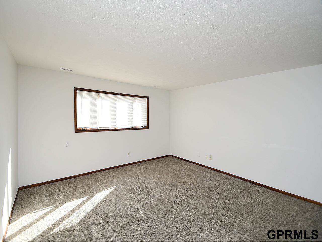 12135 Lisa Circle, Omaha, NE 68137