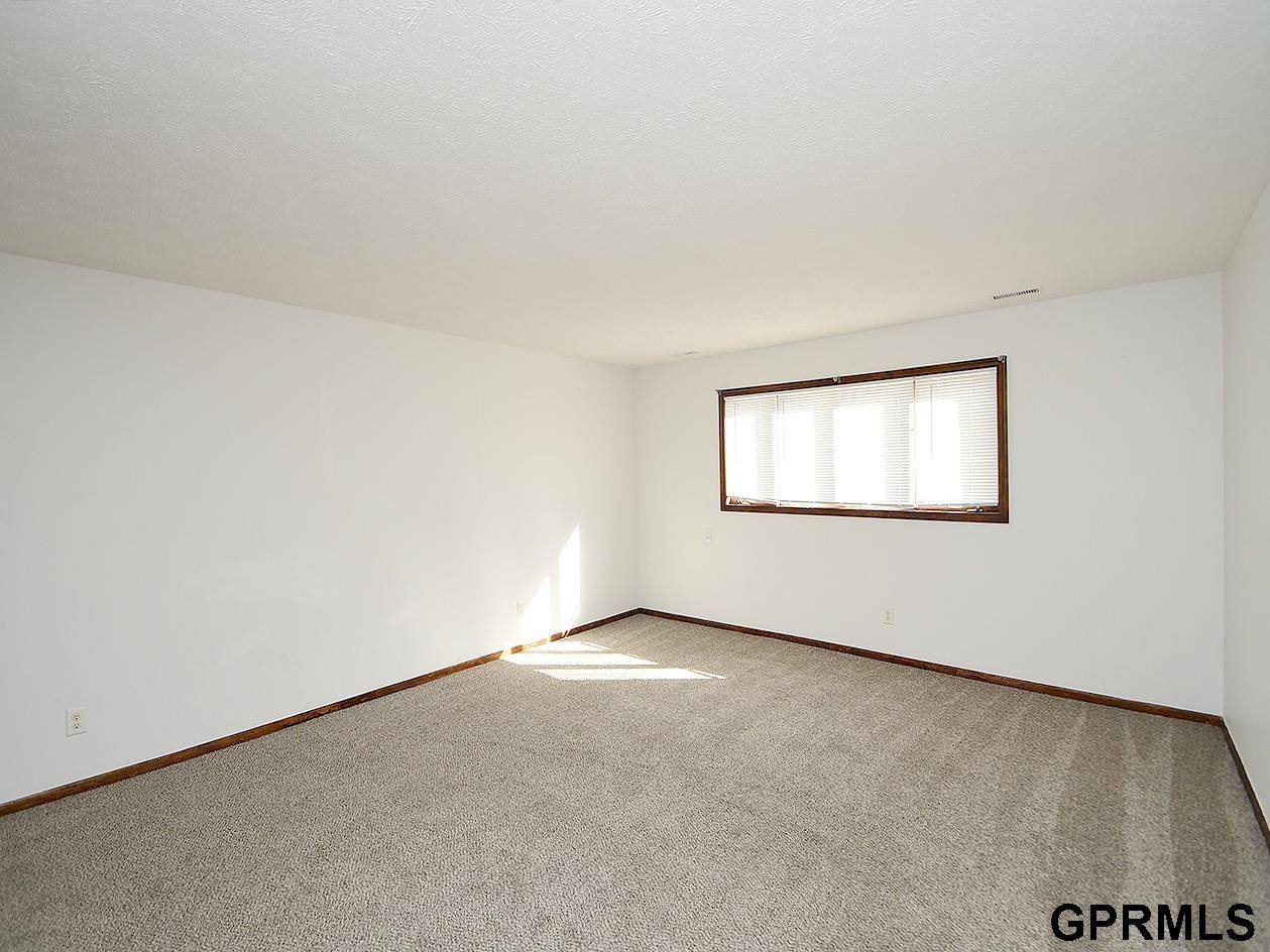 12135 Lisa Circle, Omaha, NE 68137