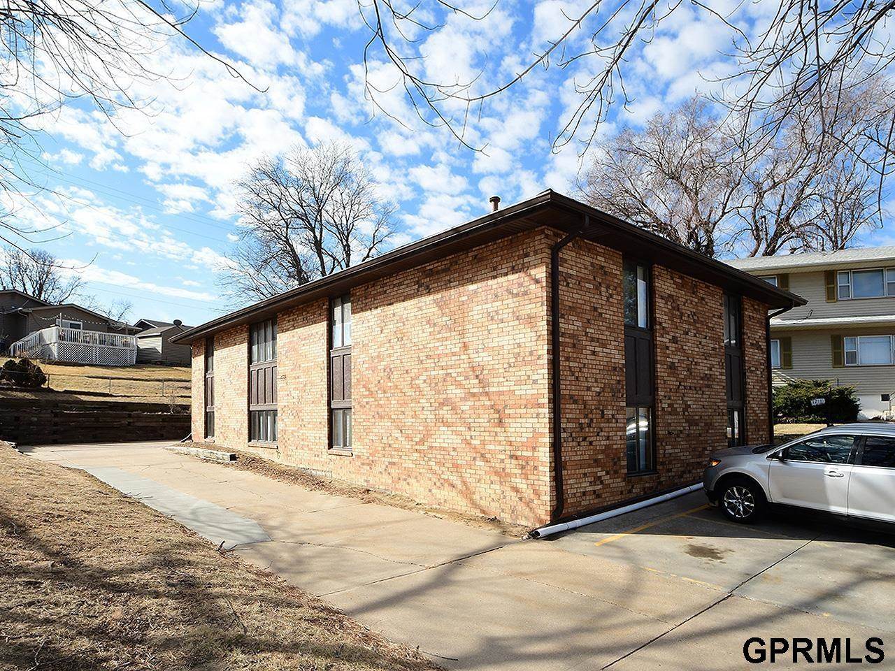 12135 Lisa Circle, Omaha, NE 68137