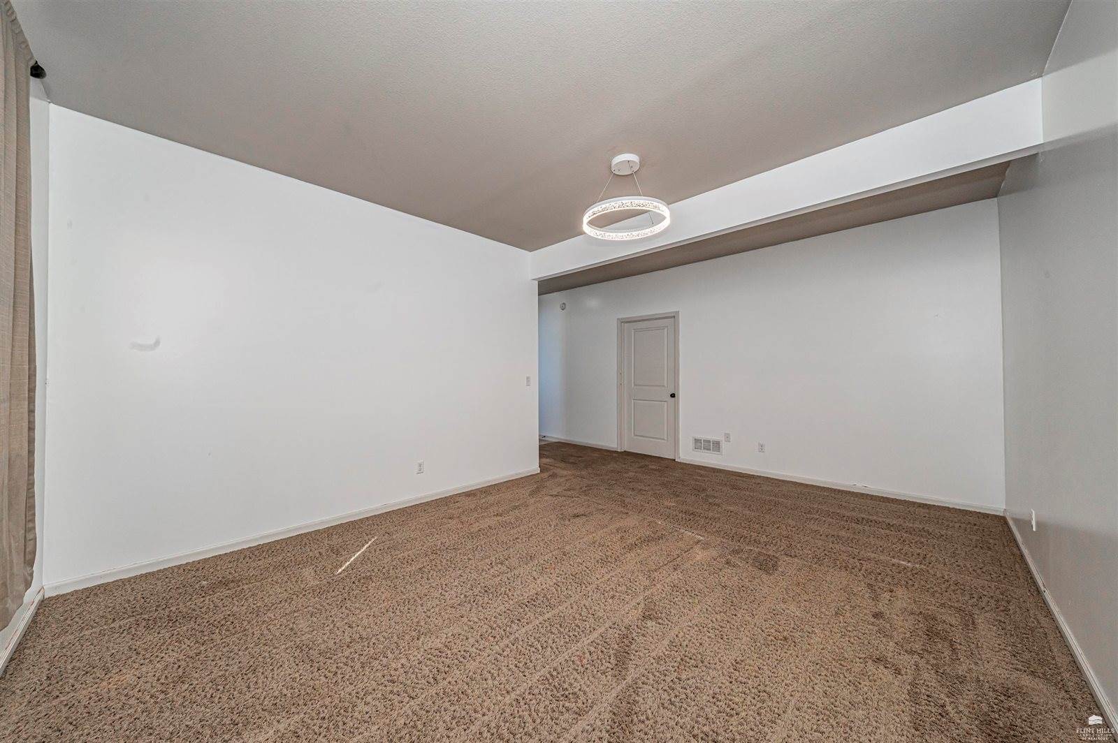 2448 Fox Sparrow, Junction City, KS 66441