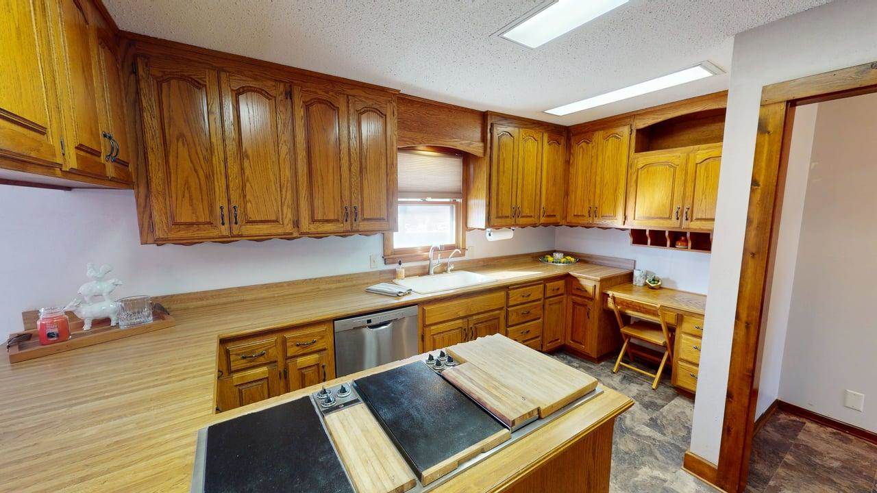 15293 SKyway Drive, Bonner Springs, KS 66012