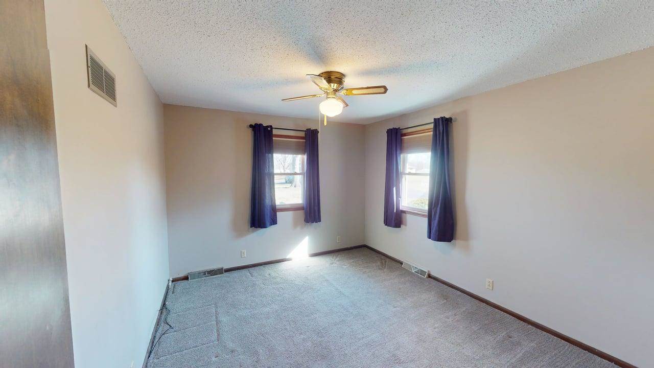 15293 SKyway Drive, Bonner Springs, KS 66012
