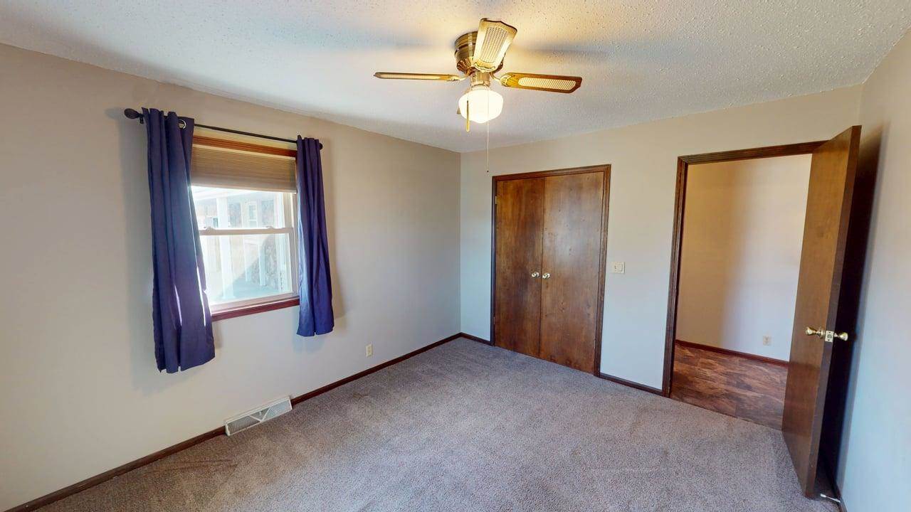 15293 SKyway Drive, Bonner Springs, KS 66012