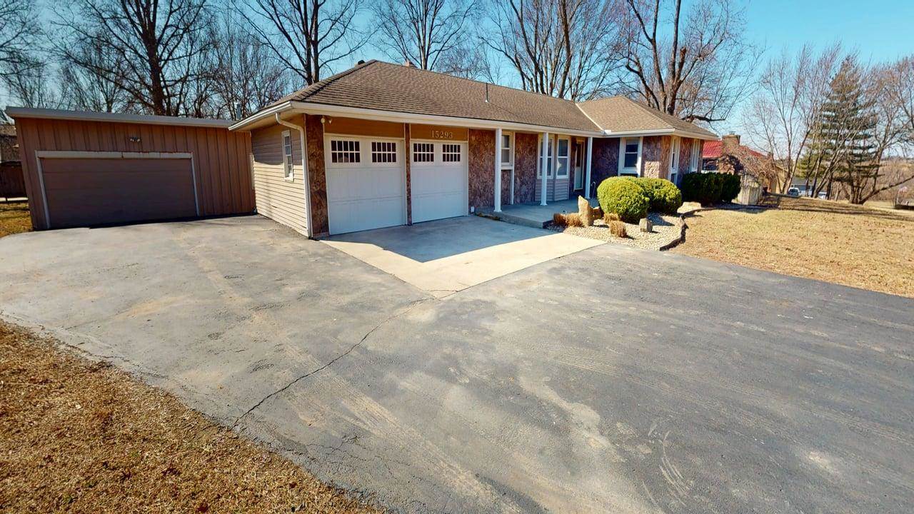 15293 SKyway Drive, Bonner Springs, KS 66012