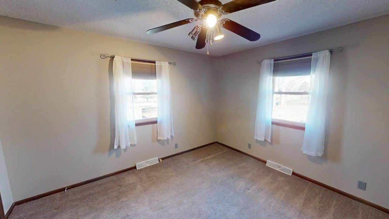 15293 SKyway Drive, Bonner Springs, KS 66012