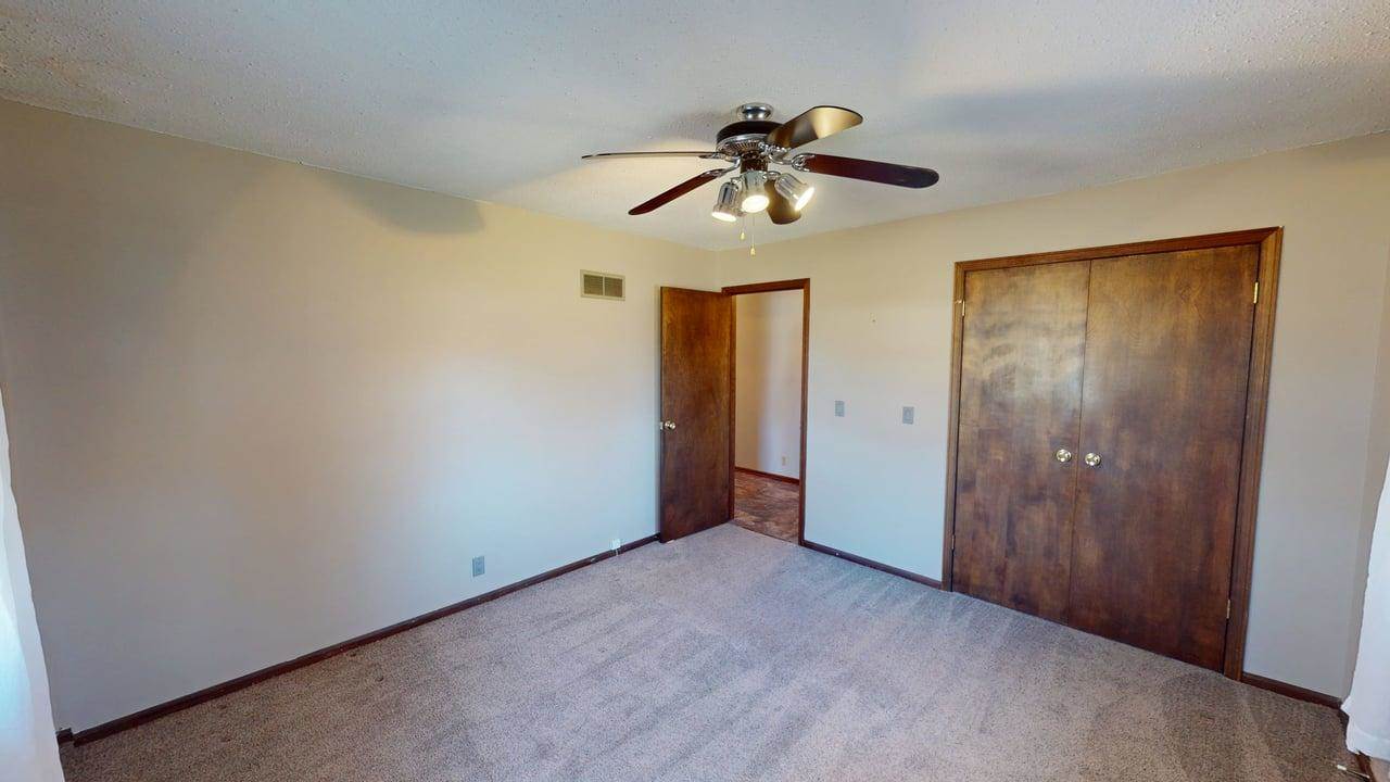 15293 SKyway Drive, Bonner Springs, KS 66012