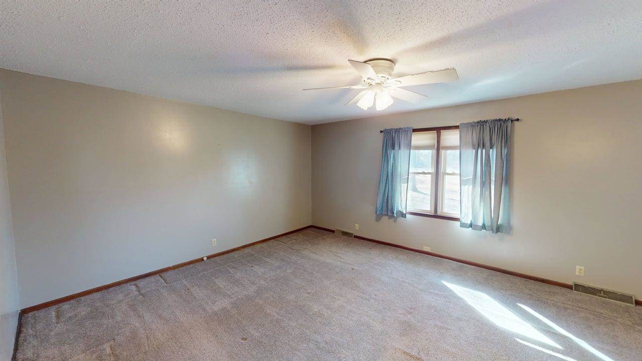15293 SKyway Drive, Bonner Springs, KS 66012