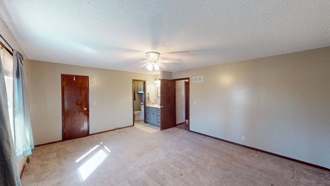 15293 SKyway Drive, Bonner Springs, KS 66012