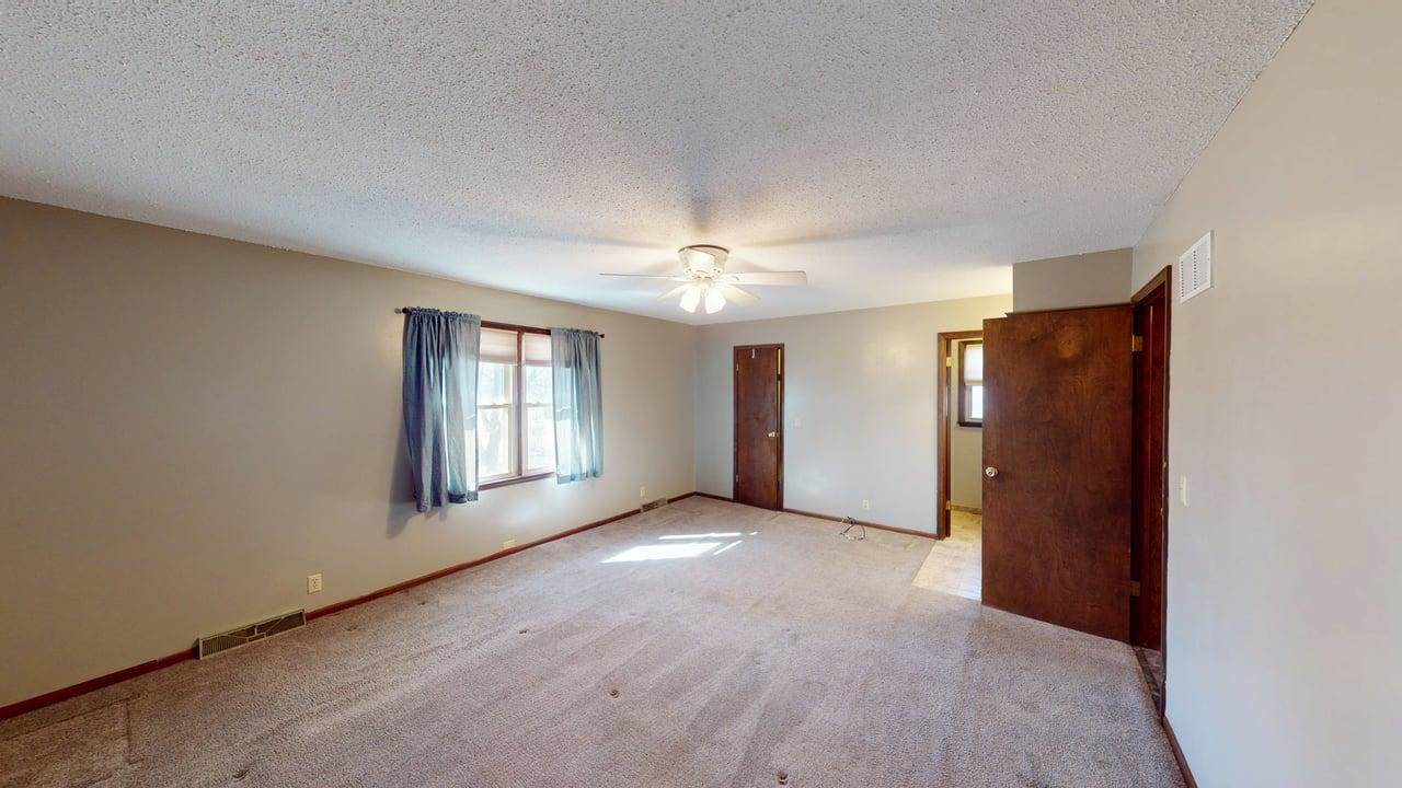 15293 SKyway Drive, Bonner Springs, KS 66012