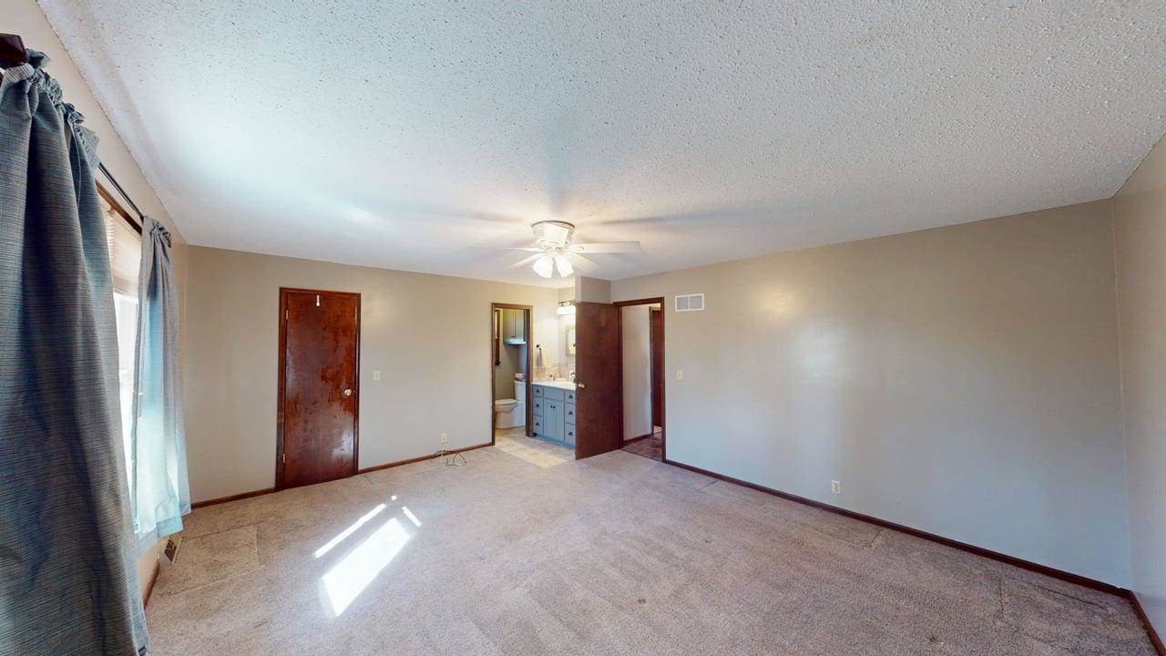 15293 SKyway Drive, Bonner Springs, KS 66012