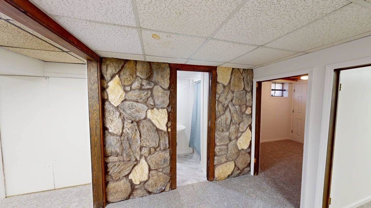 15293 SKyway Drive, Bonner Springs, KS 66012