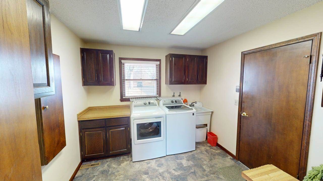 15293 SKyway Drive, Bonner Springs, KS 66012