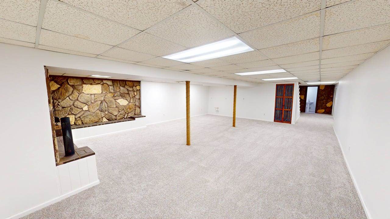 15293 SKyway Drive, Bonner Springs, KS 66012