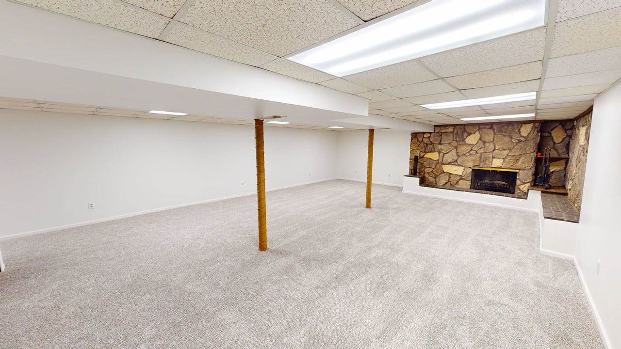 15293 SKyway Drive, Bonner Springs, KS 66012