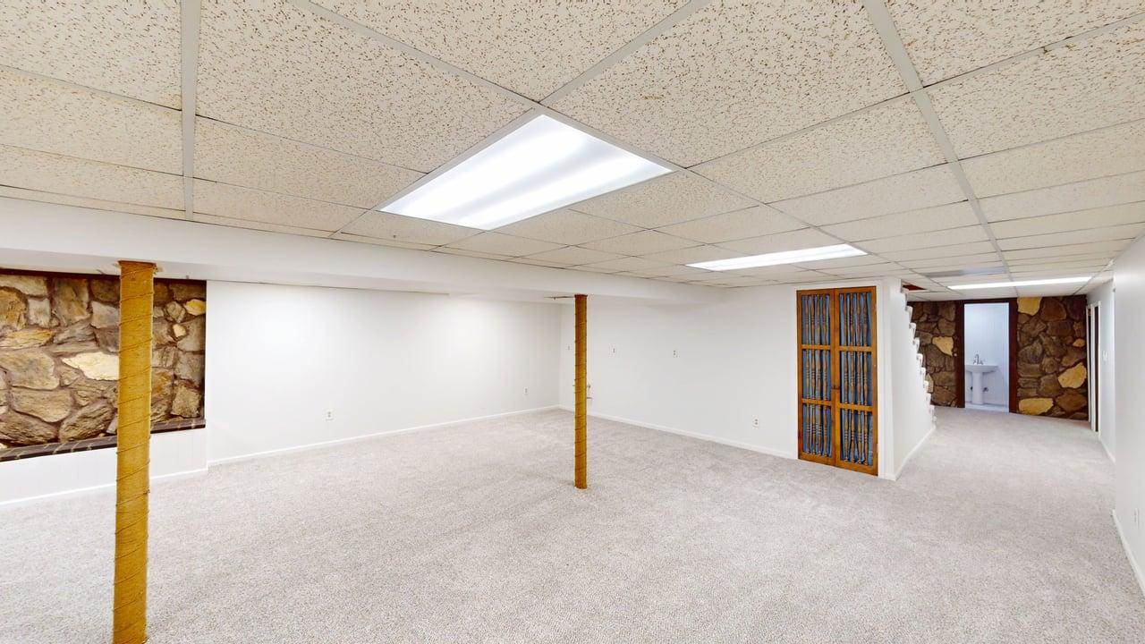 15293 SKyway Drive, Bonner Springs, KS 66012