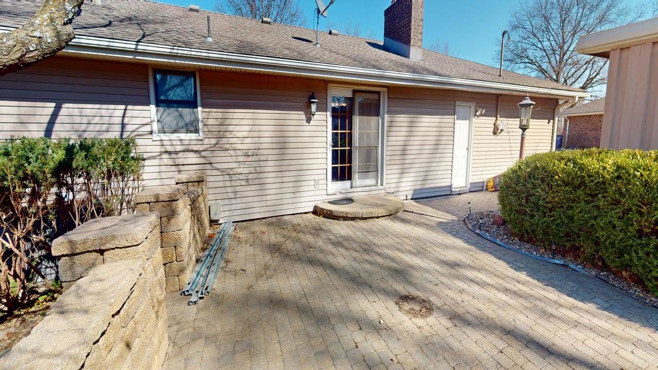 15293 SKyway Drive, Bonner Springs, KS 66012