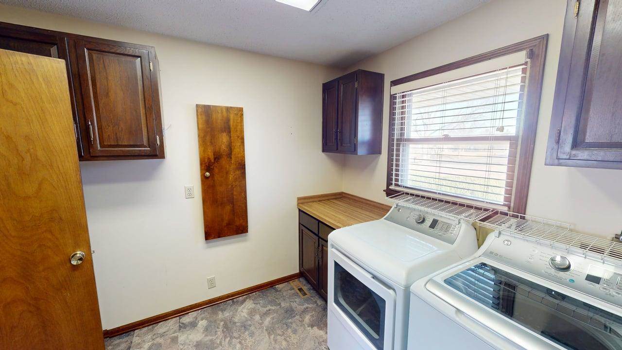 15293 SKyway Drive, Bonner Springs, KS 66012