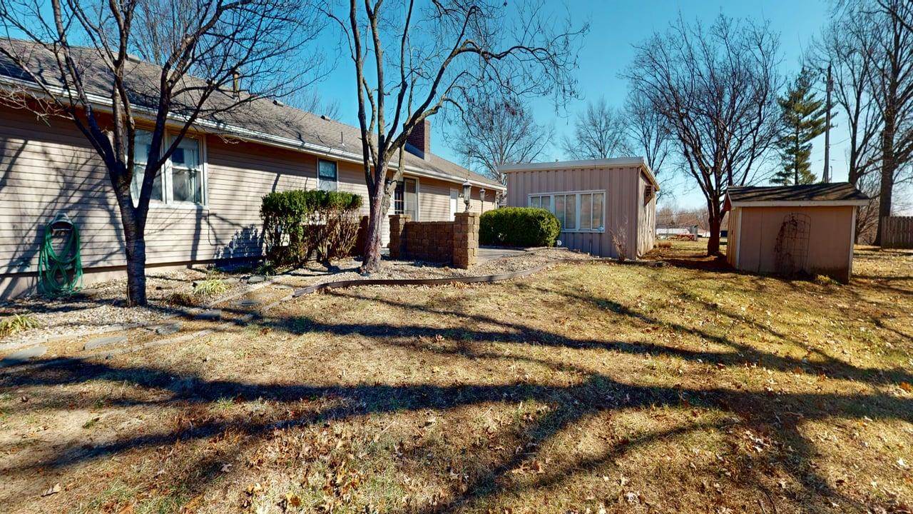 15293 SKyway Drive, Bonner Springs, KS 66012
