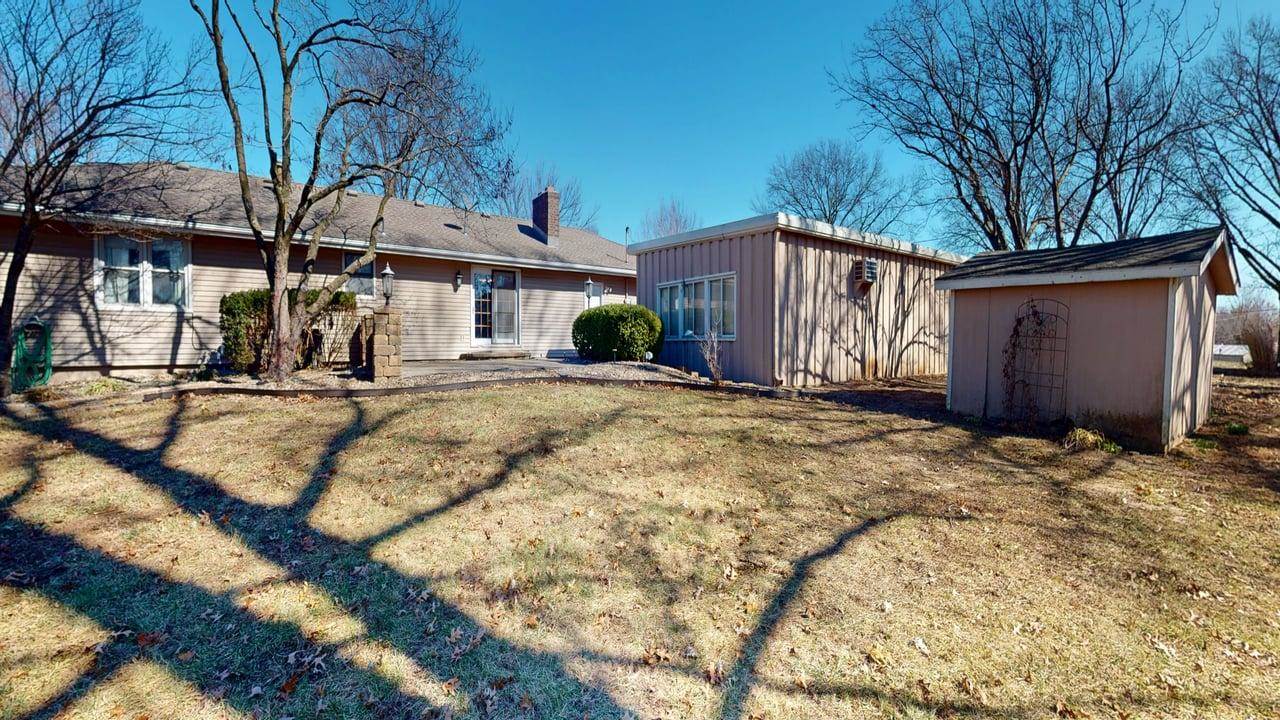 15293 SKyway Drive, Bonner Springs, KS 66012