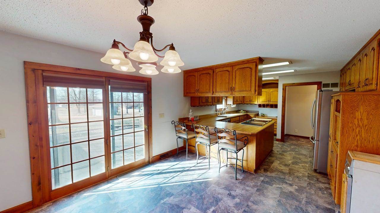 15293 SKyway Drive, Bonner Springs, KS 66012