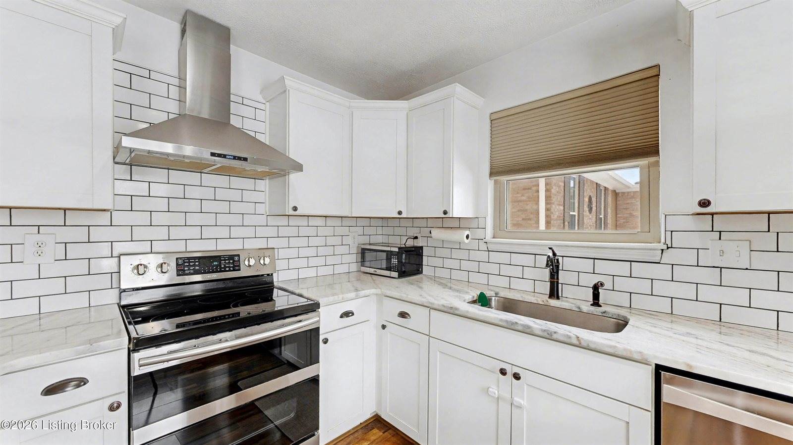 3614 Sudbury Ln, Louisville, KY 40220