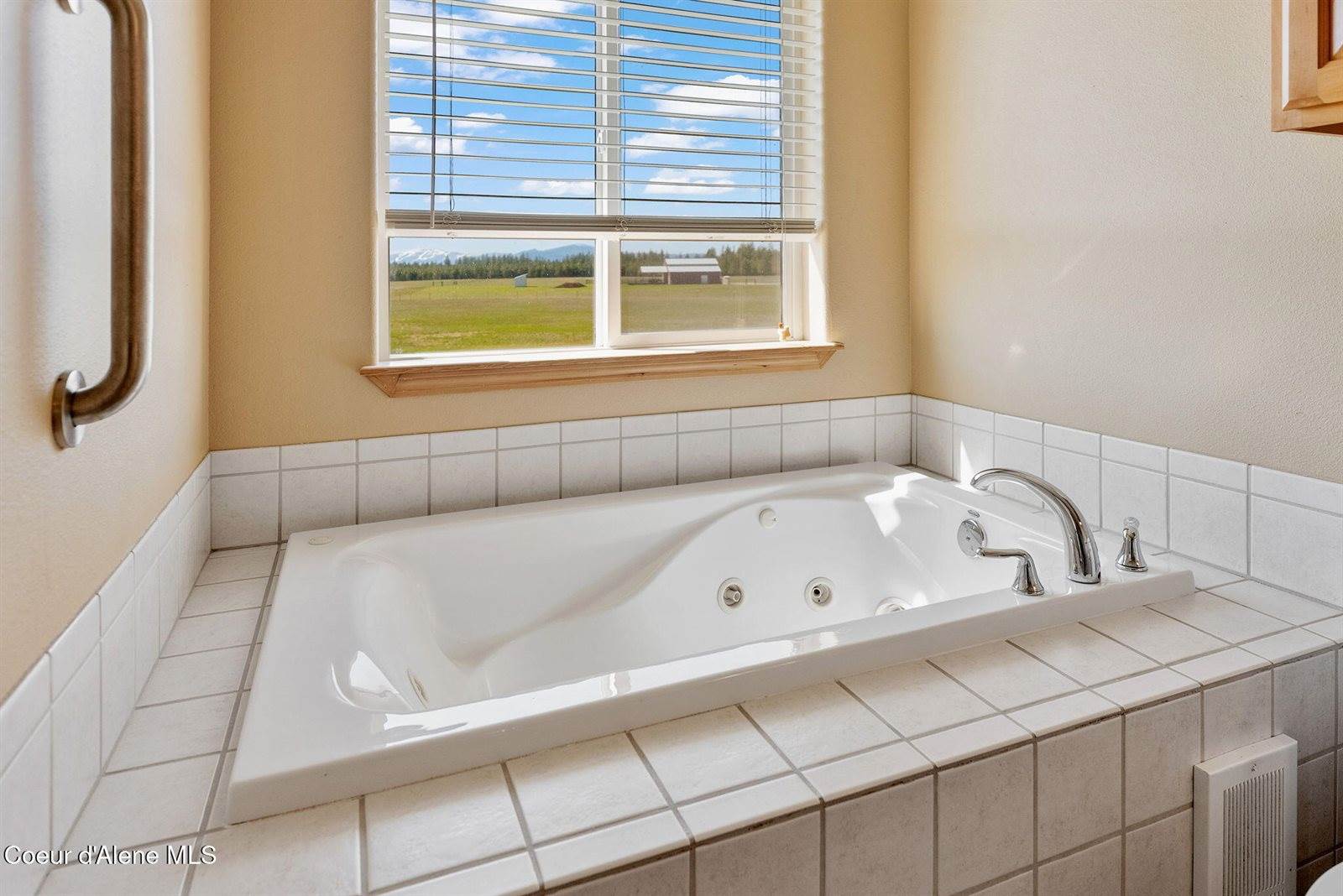 2996 East Briar Ct, Athol, ID 83801