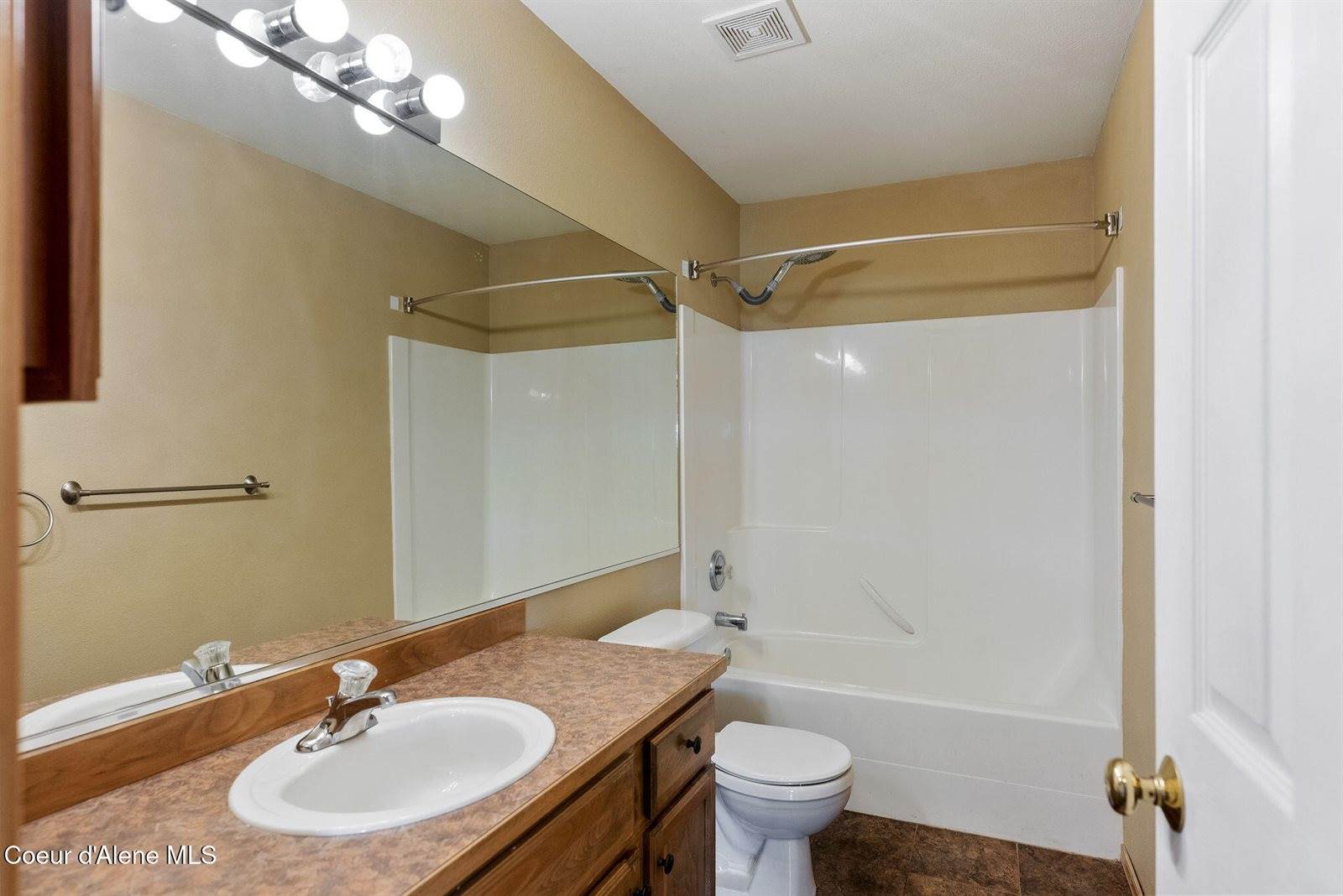 2996 East Briar Ct, Athol, ID 83801