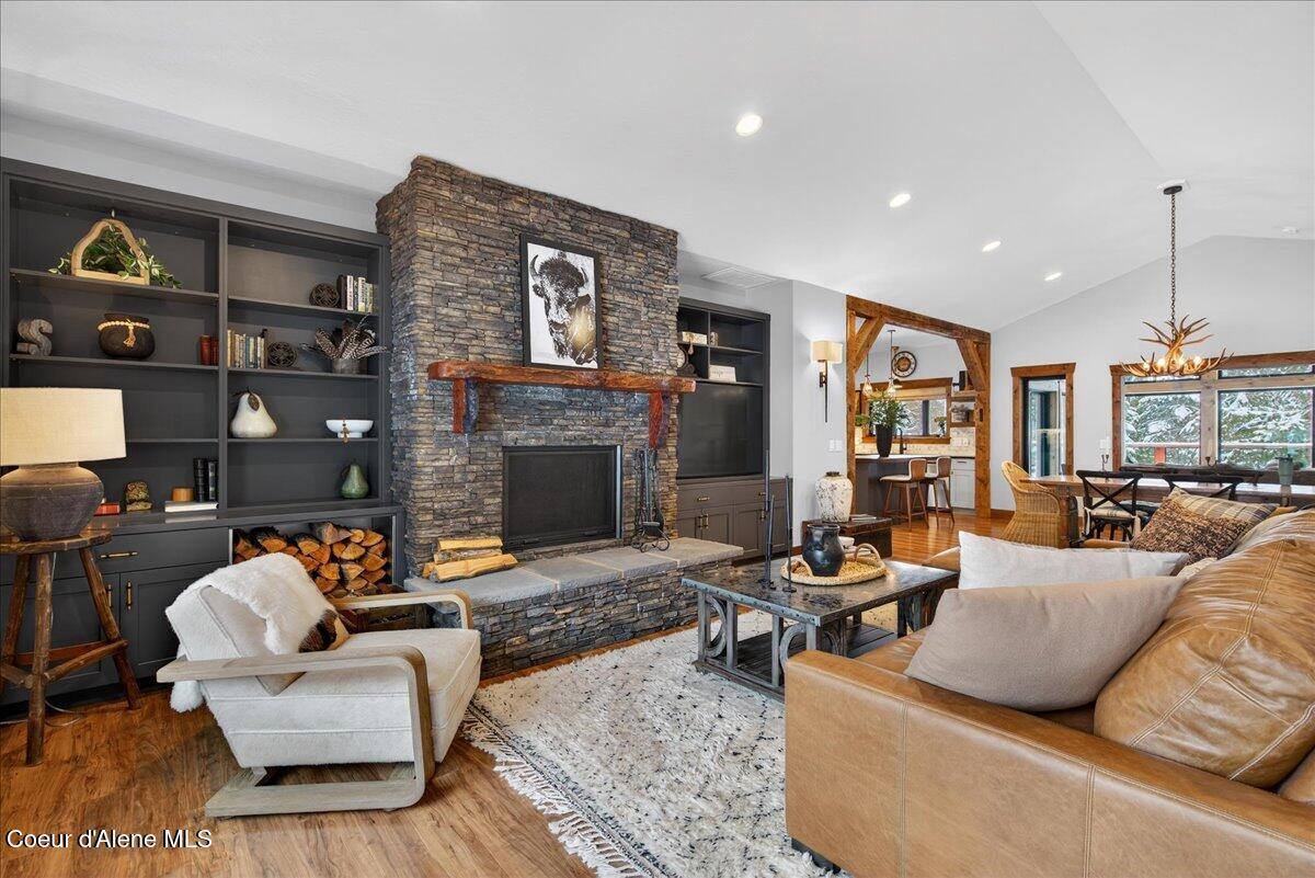 505 Chippewa Trl, Sagle, ID 83860