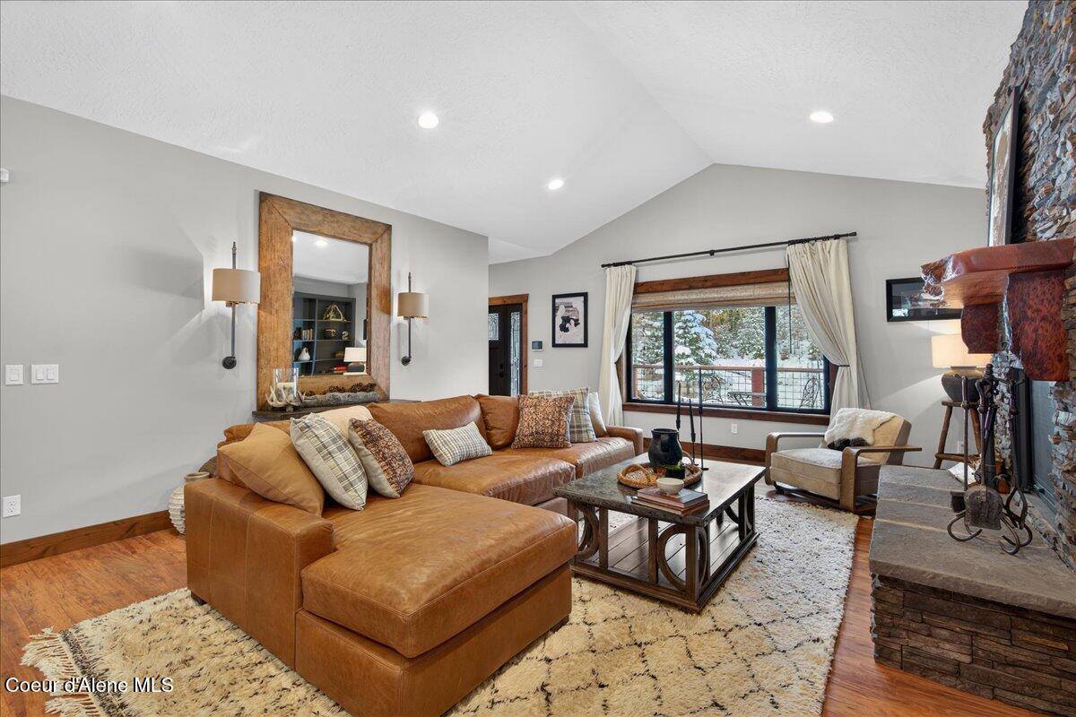 505 Chippewa Trl, Sagle, ID 83860